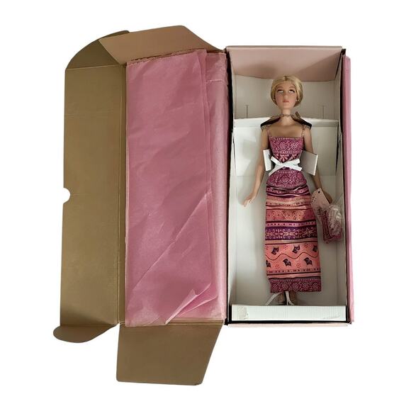2001 Madame Alexander "Gallery Opening Alex" Fashion Doll COA NRFB - Picture 1 of 8